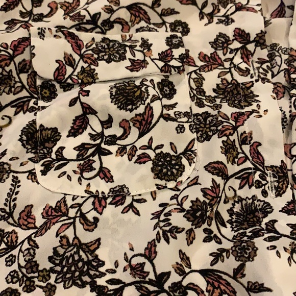 cute size small loft long sleeve button up blouse - Picture 3 of 3